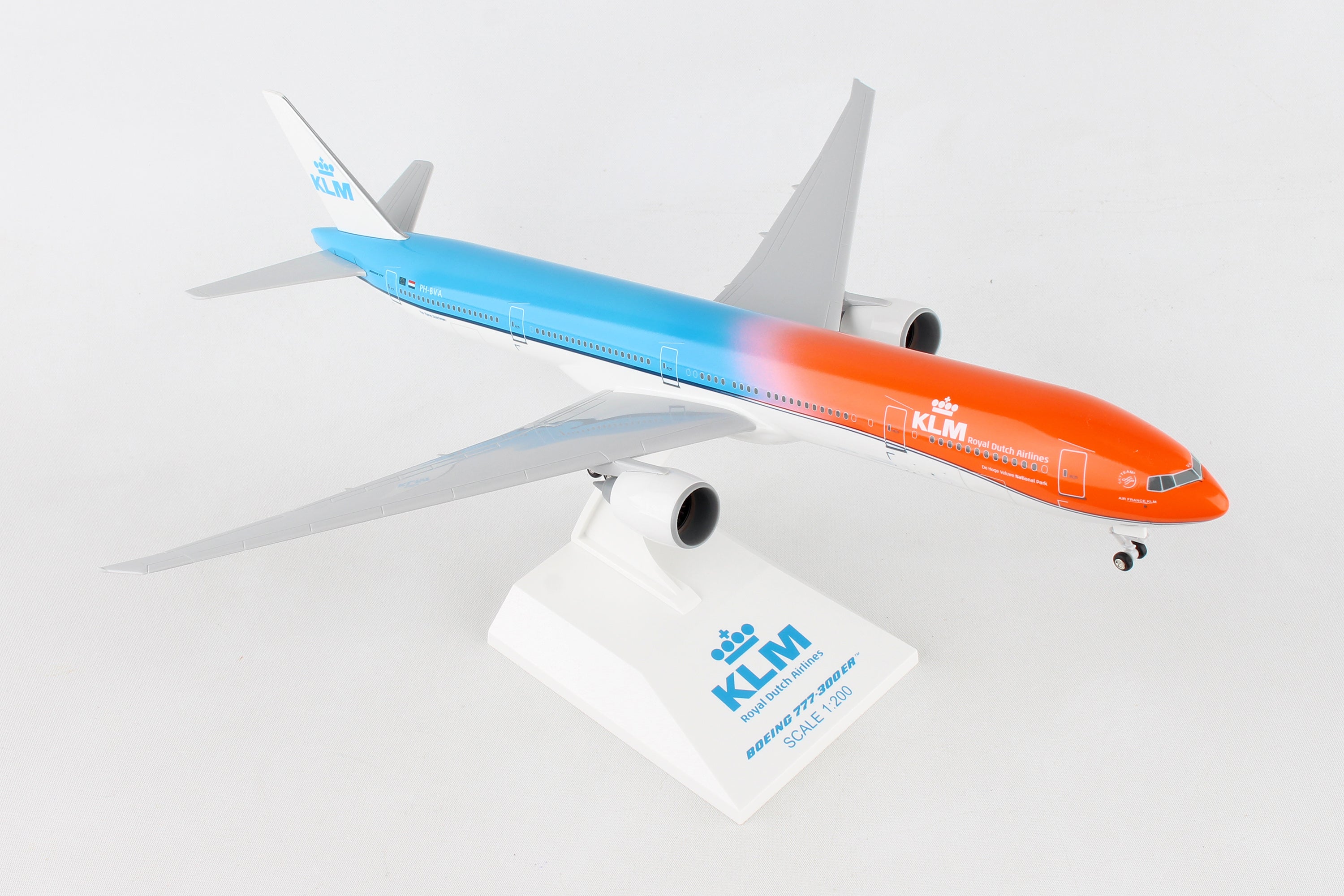 SKR972 SKYMARKS KLM 777-300ER 1/200 ORANGE PRIDE W/GEAR – SkyMarks