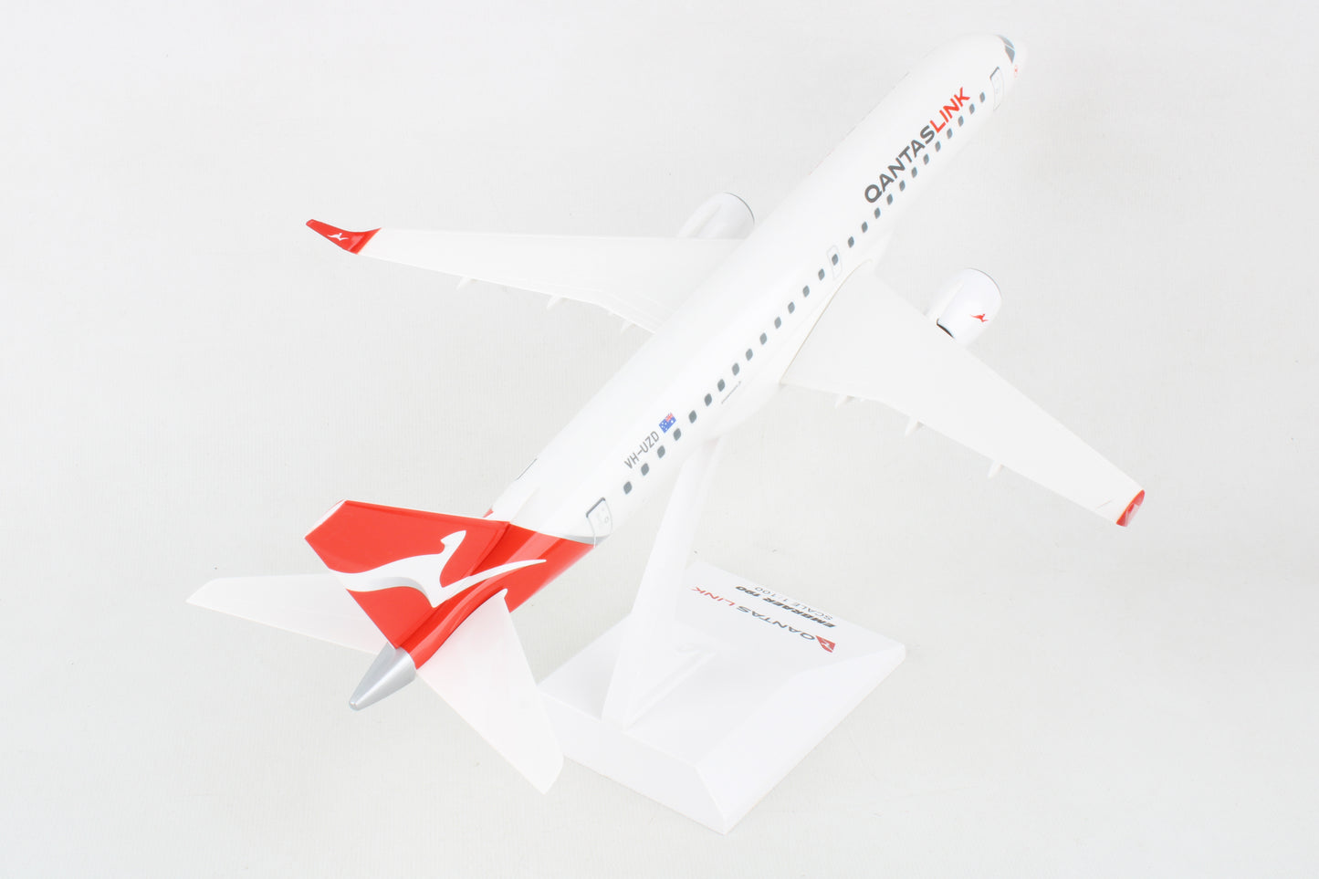 SKR1129 SKYMARKS QANTAS E190 1/100