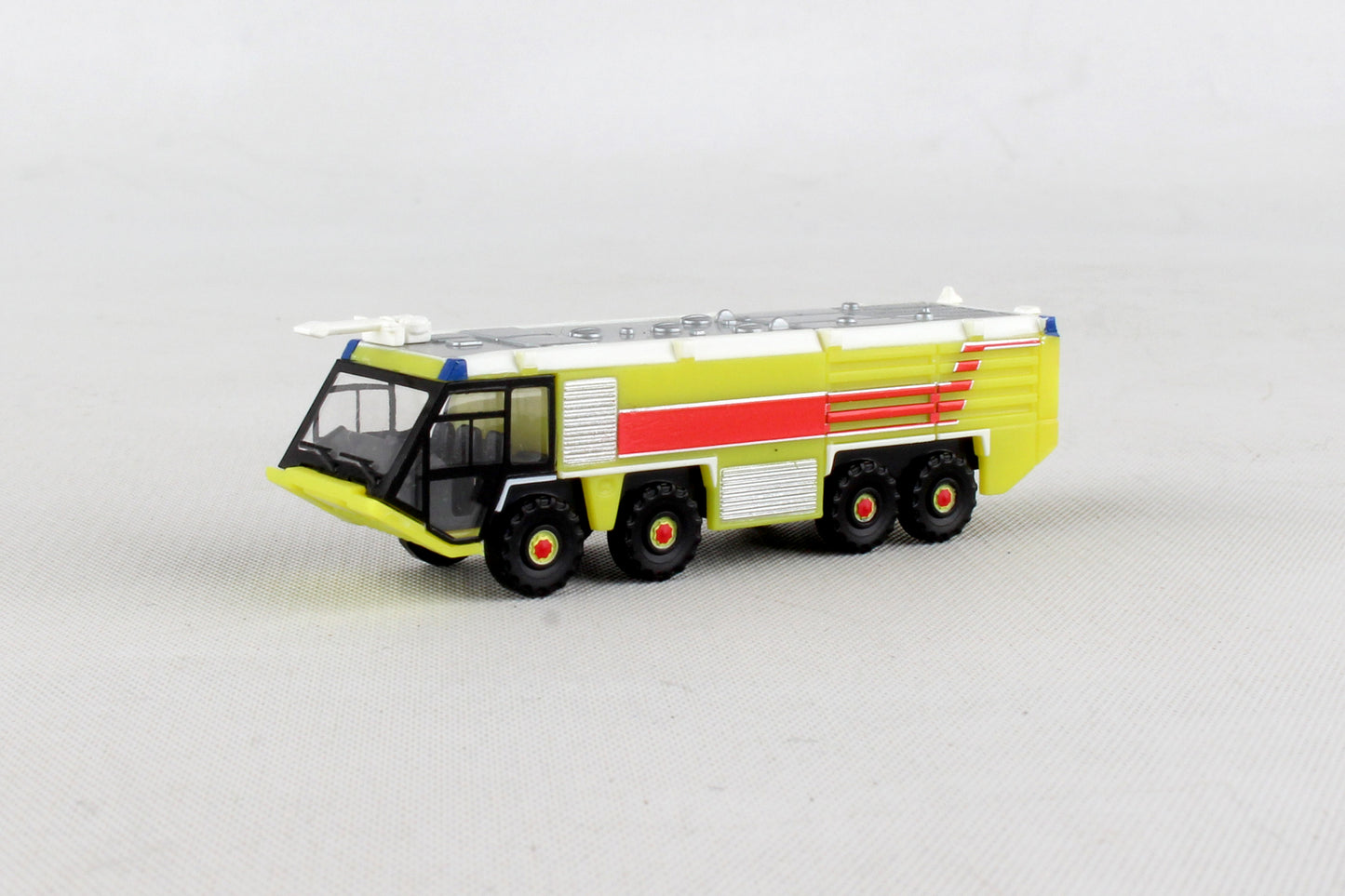 HE532921 HERPA AIRPORT FIRE ENGINE LIME GREEN 1/200 - SkyMarks Models