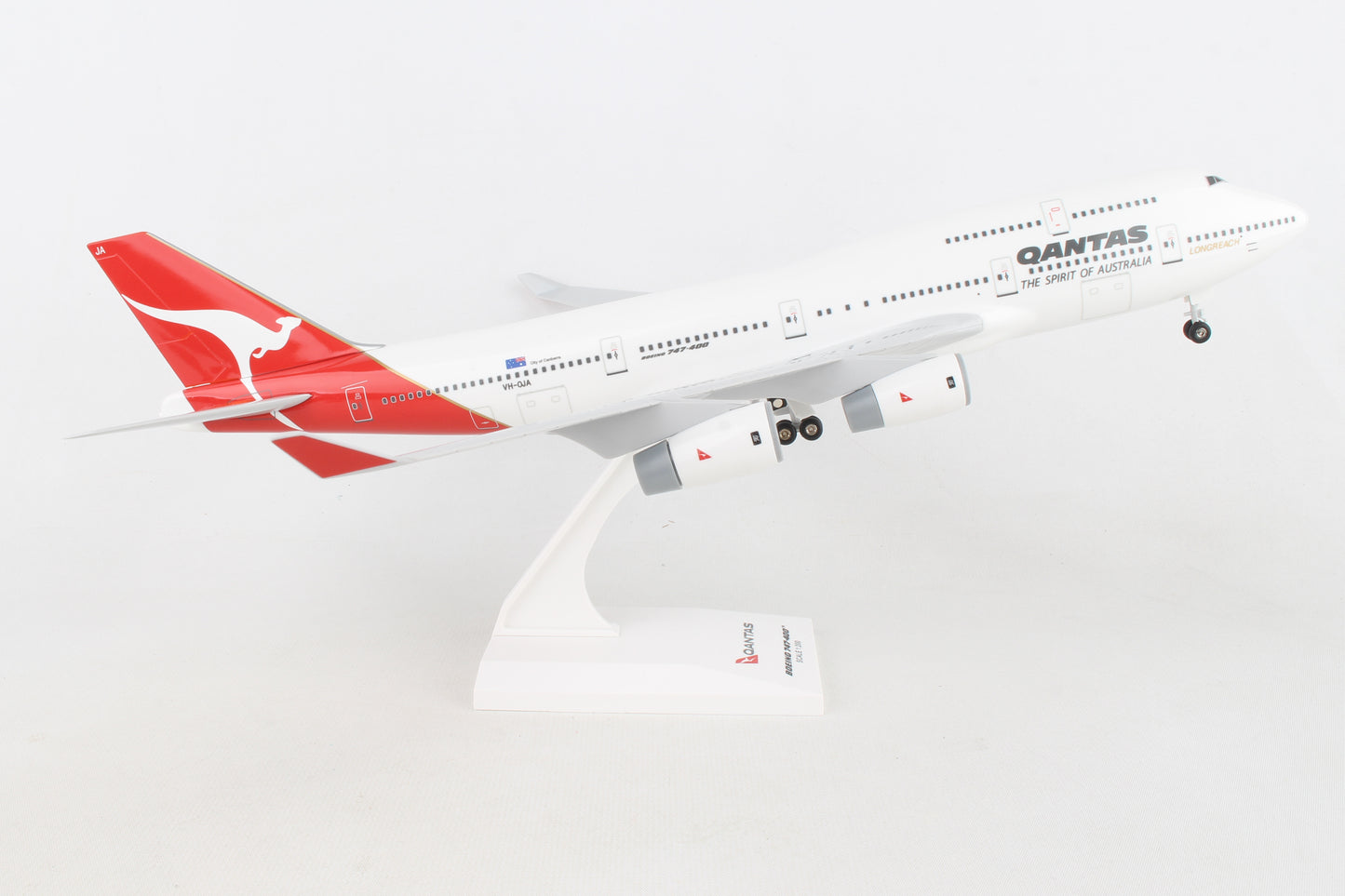 SKR1026 SKYMARKS QANTAS 747-400 1/200 W/GEAR HARS MUSEUM - SkyMarks Models