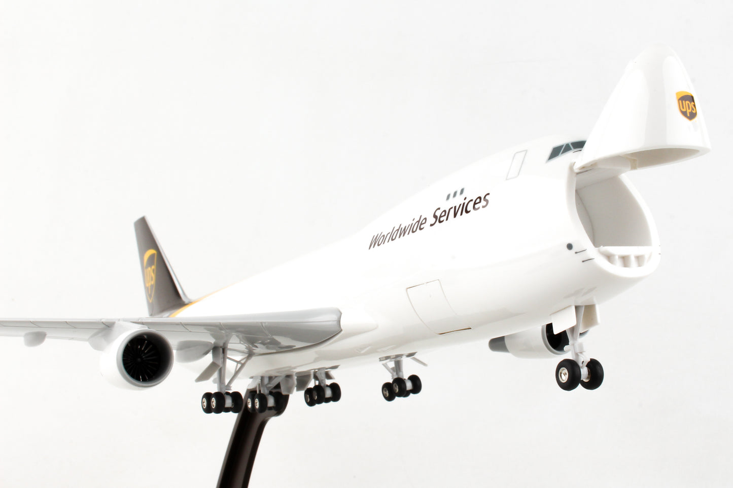 SKR1113  SKYMARKS UPS 747-400F 1/200 W/GEAR & OPENING DOORS