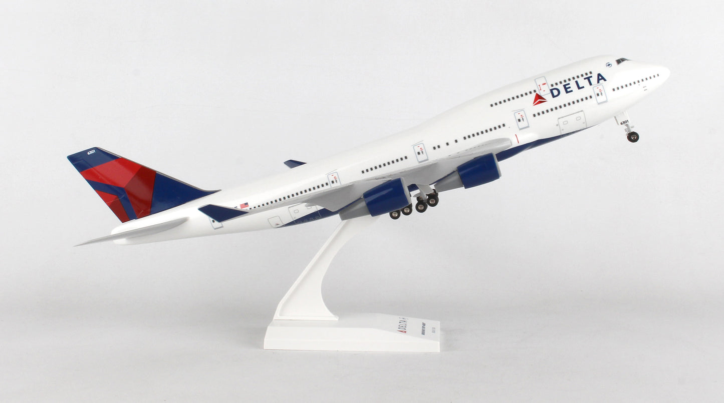 SKR508 SKYMARKS DELTA 747-400 1/200 W/GEAR REG#N661US