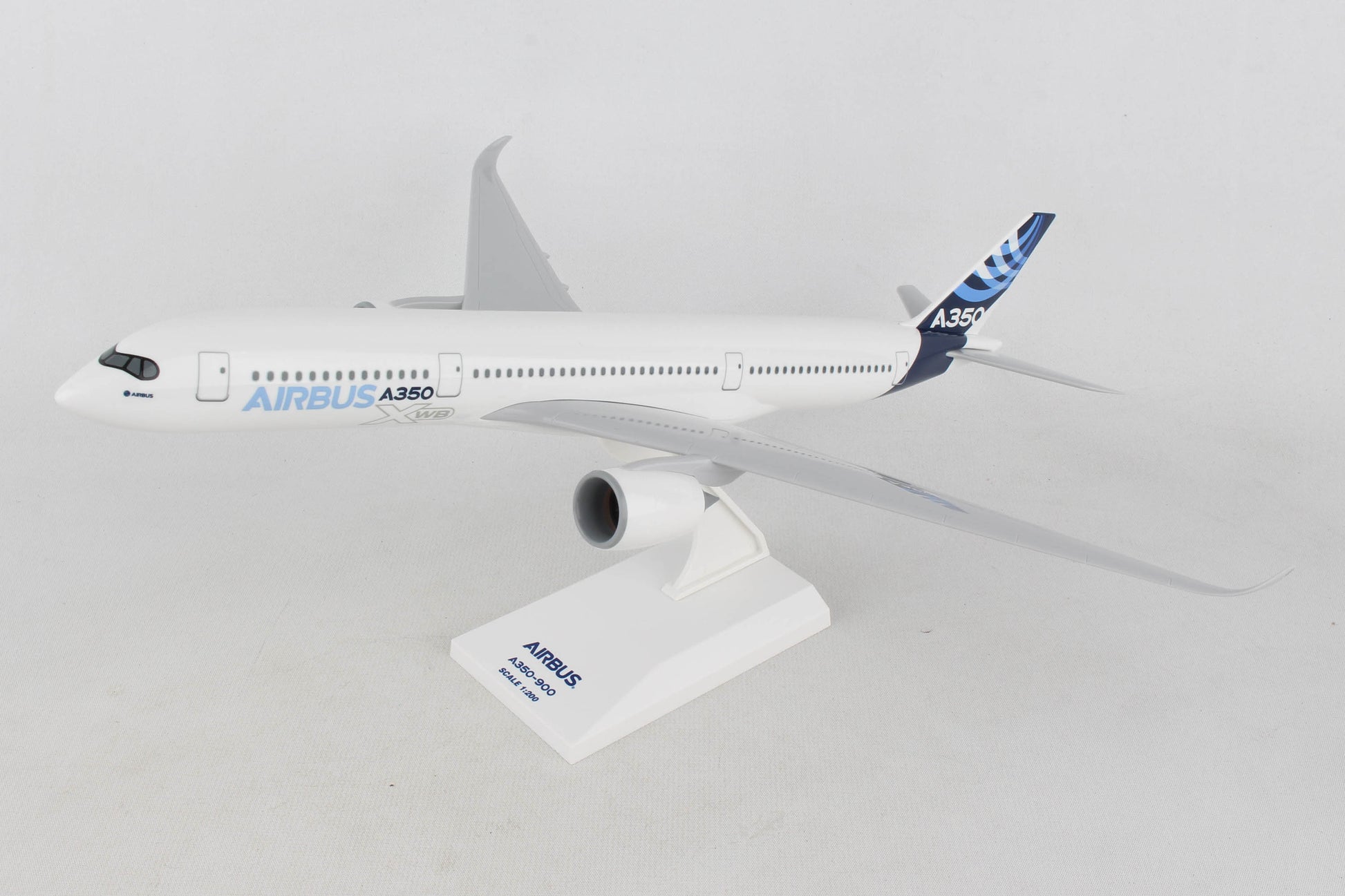 SKR650 SKYMARKS AIRBUS HOUSE A350-900 1/200