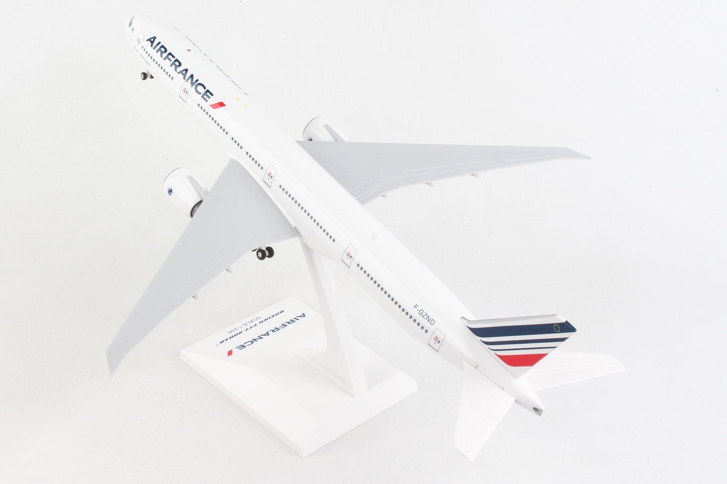 SKR653 SKYMARKS AIR FRANCE 777-300ER 1/200 W/GEAR – SkyMarks Models