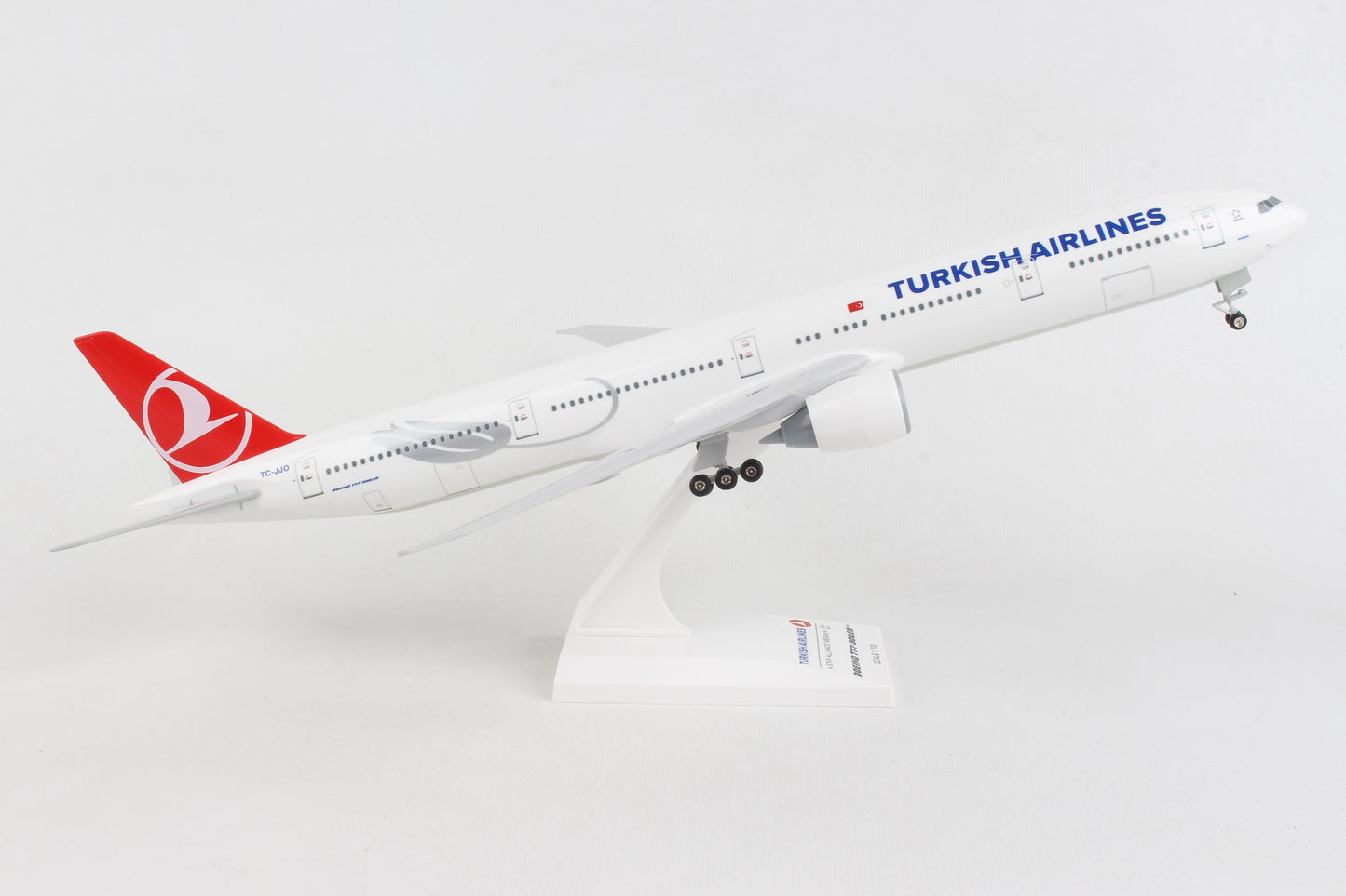 SKR740 SKYMARKS TURKISH 777-300ER 1/200 W/GEAR – SkyMarks Models