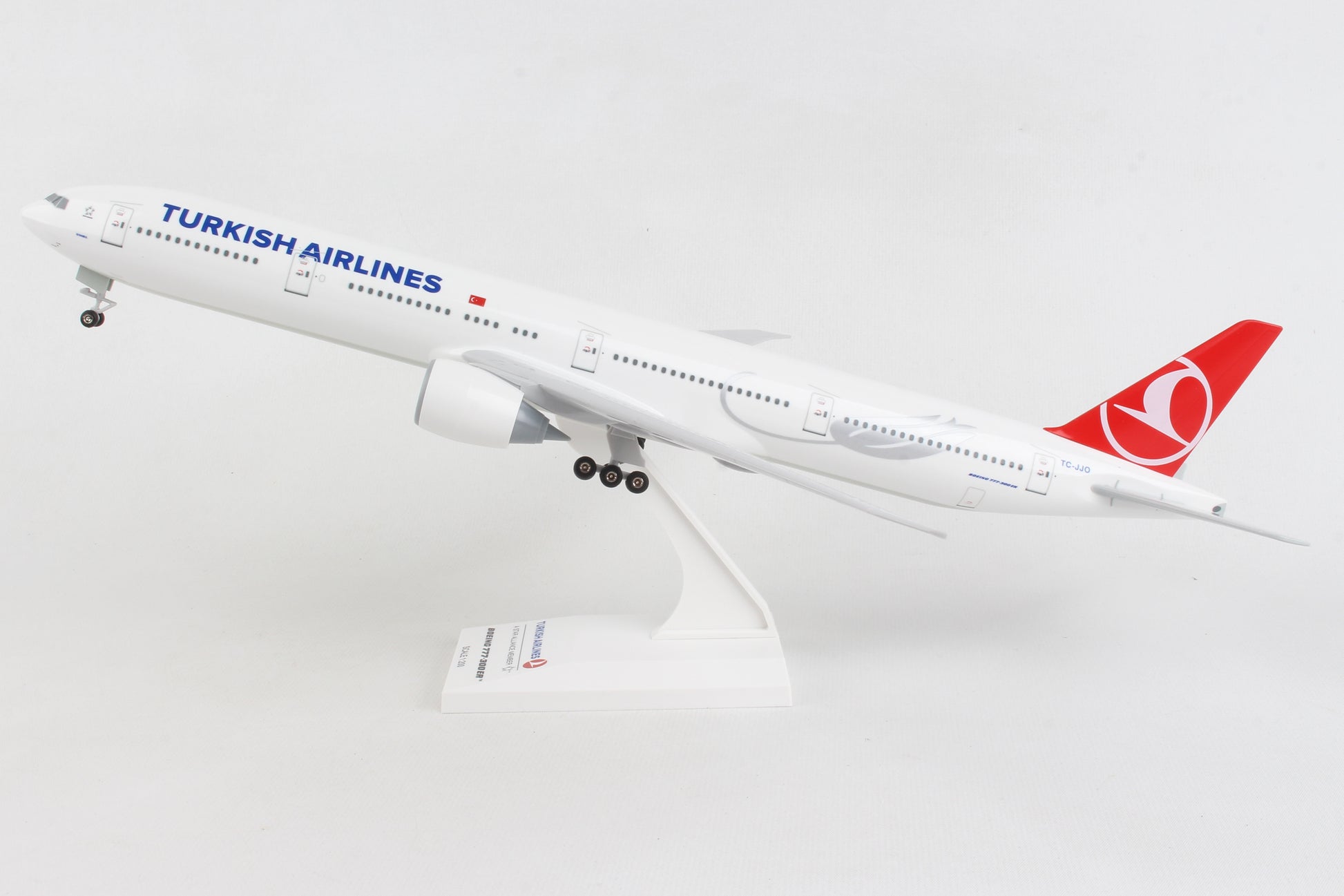 SKR740 SKYMARKS TURKISH 777-300ER 1/200 W/GEAR – SkyMarks Models