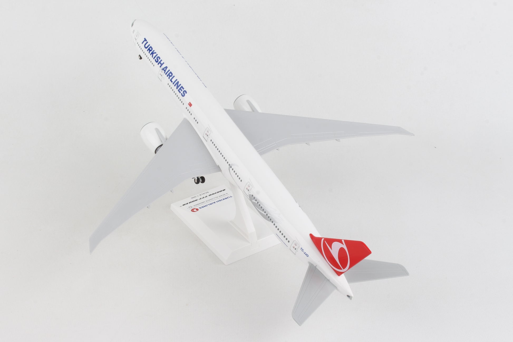 SKR740 SKYMARKS TURKISH 777-300ER 1/200 W/GEAR – SkyMarks Models