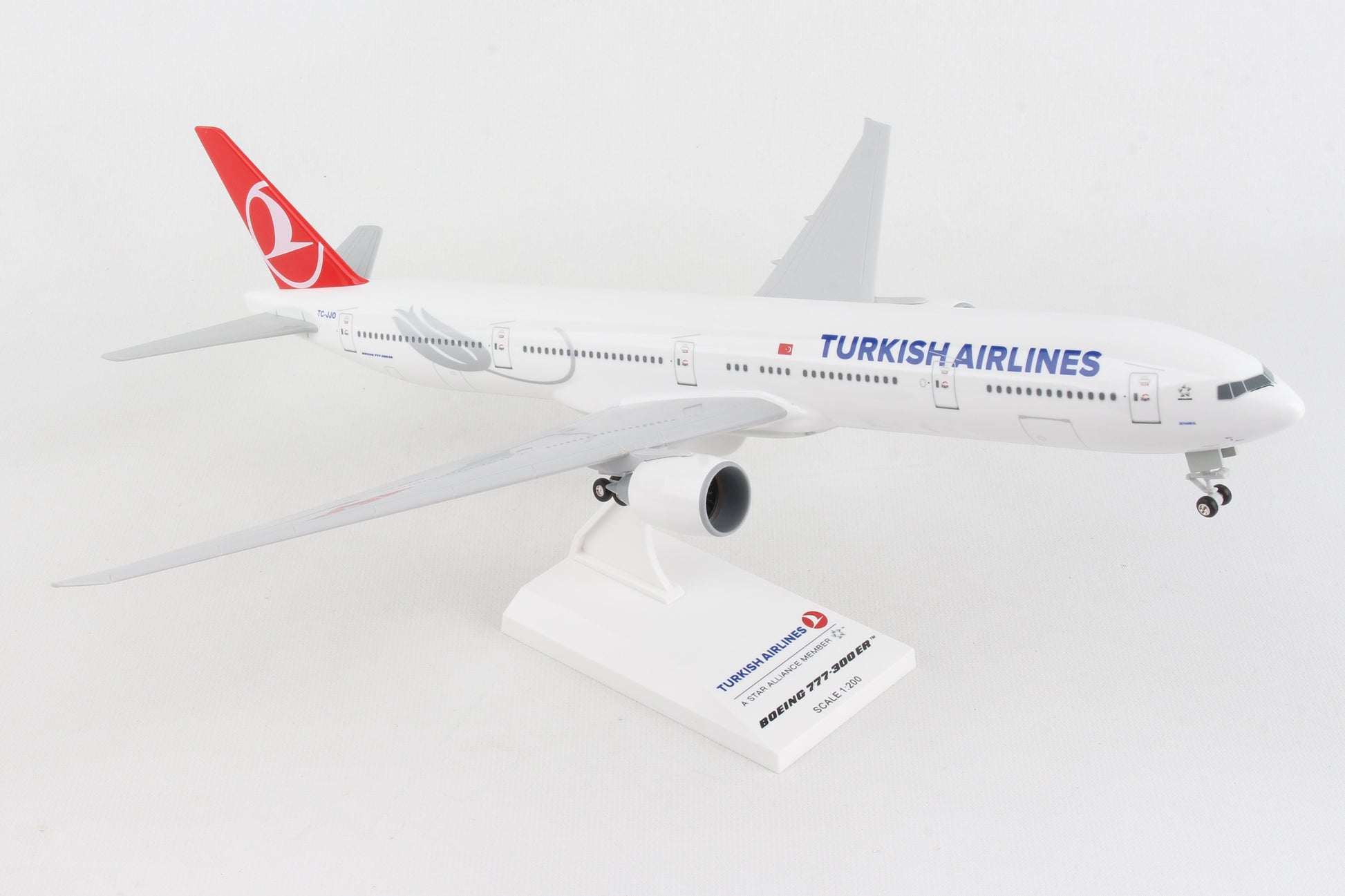 SKR740 SKYMARKS TURKISH 777-300ER 1/200 W/GEAR – SkyMarks Models