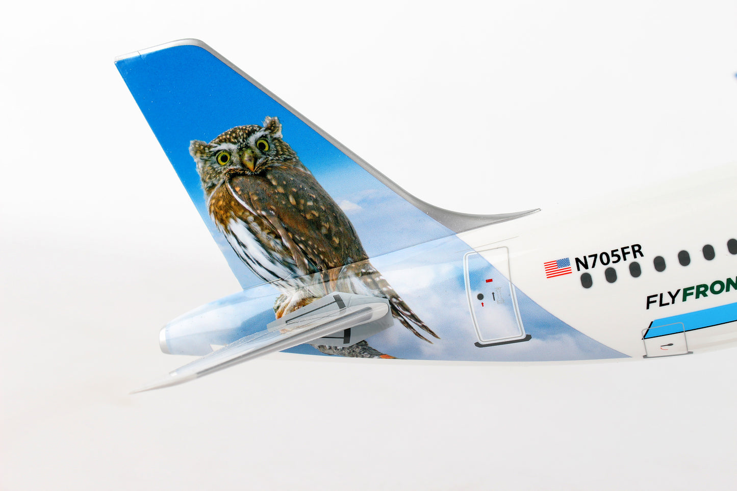 SKR8409 SKYMARKS FRONTIER A321 1/100 FERNDALE OWL W/WOOD STAND &GEAR