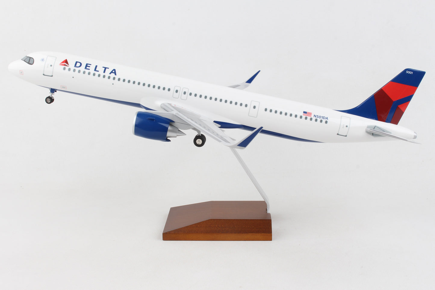 SKR8427 Delta A321Neo 1/100 w/wood stand & Gear