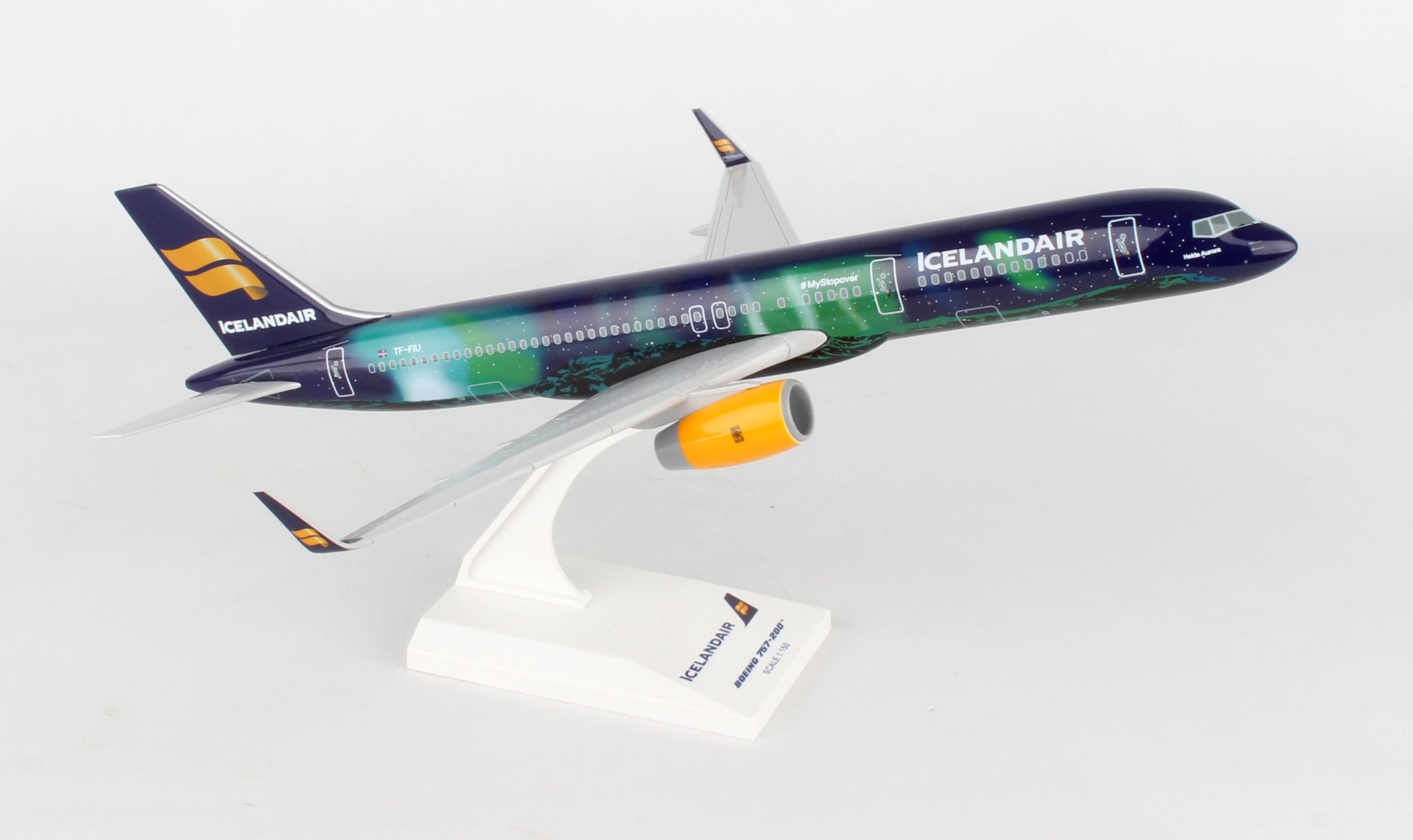 SKR892 SKYMARKS ICELANDAIR 757-200 1/150 HEKLA AURORA - SkyMarks Models